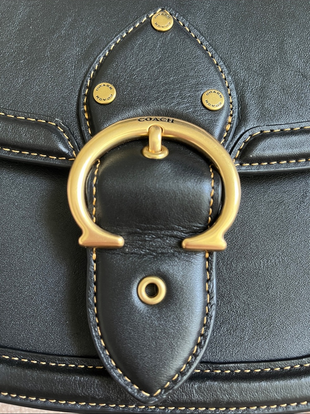 Gorgeous Coach Bag πΌ - Picture 14 of 15